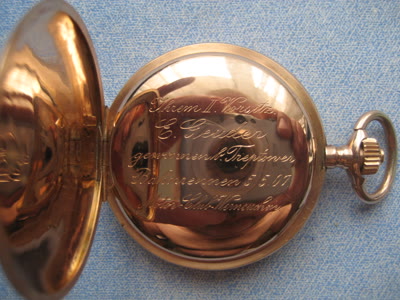 Gravierte Taschenuhr
