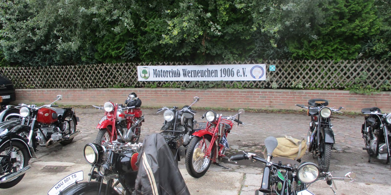 Ausfahrt historischer Motorräder